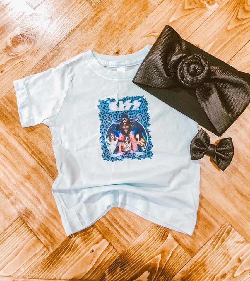 Kiss Tee